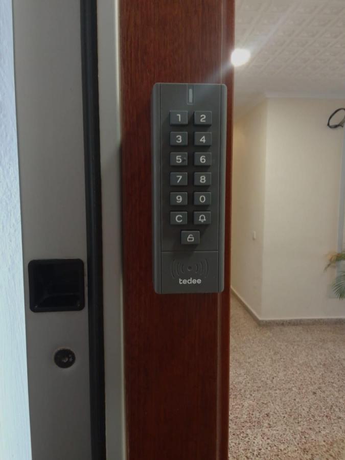 The Manga Sea View Crystal Clear Water & Sandy Beach, Fibre Wifi & Airco Apartment *