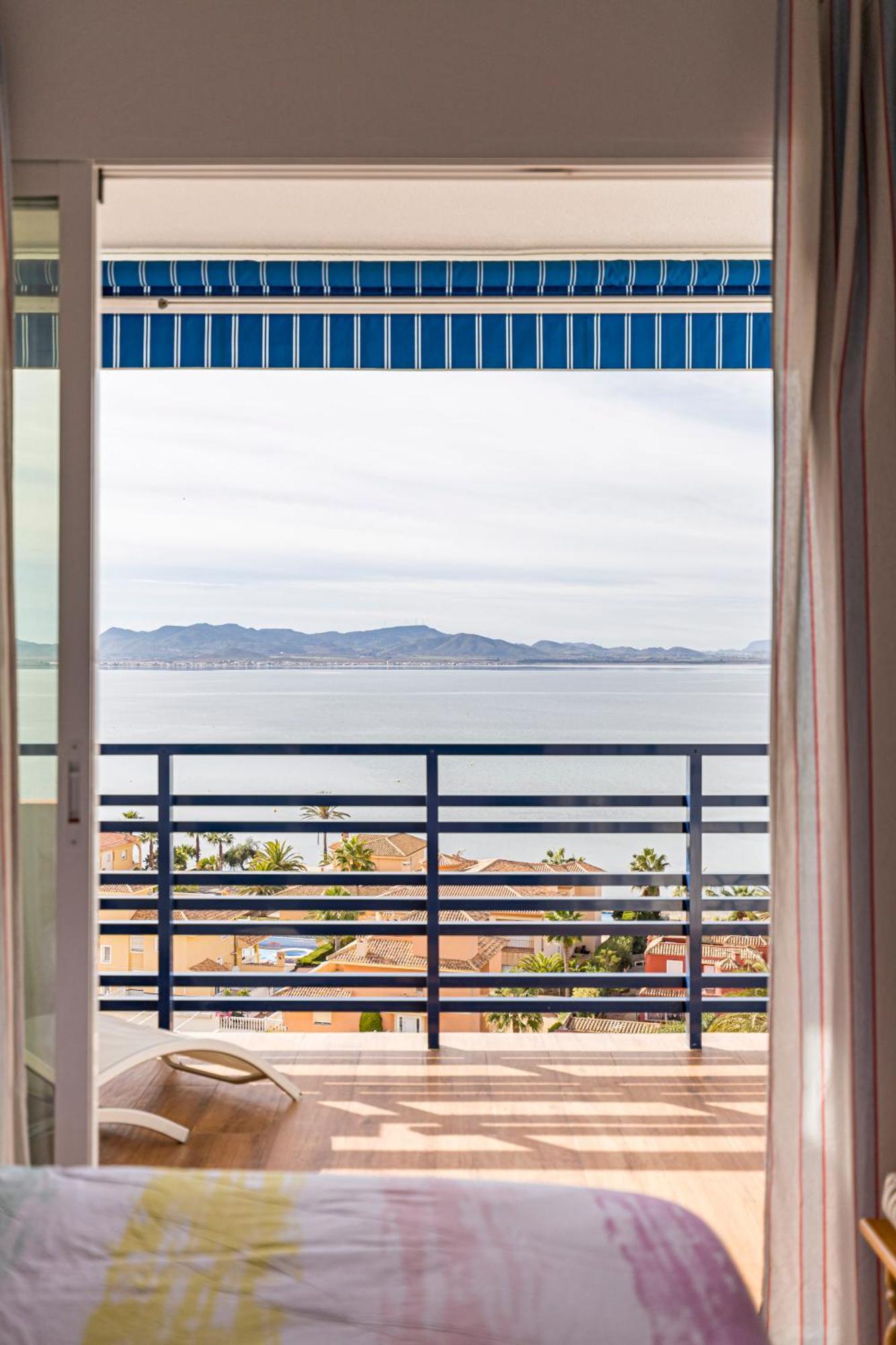 The Manga Sea View Crystal Clear Water & Sandy Beach, Fibre Wifi & Airco Apartment La Manga del Mar Menor