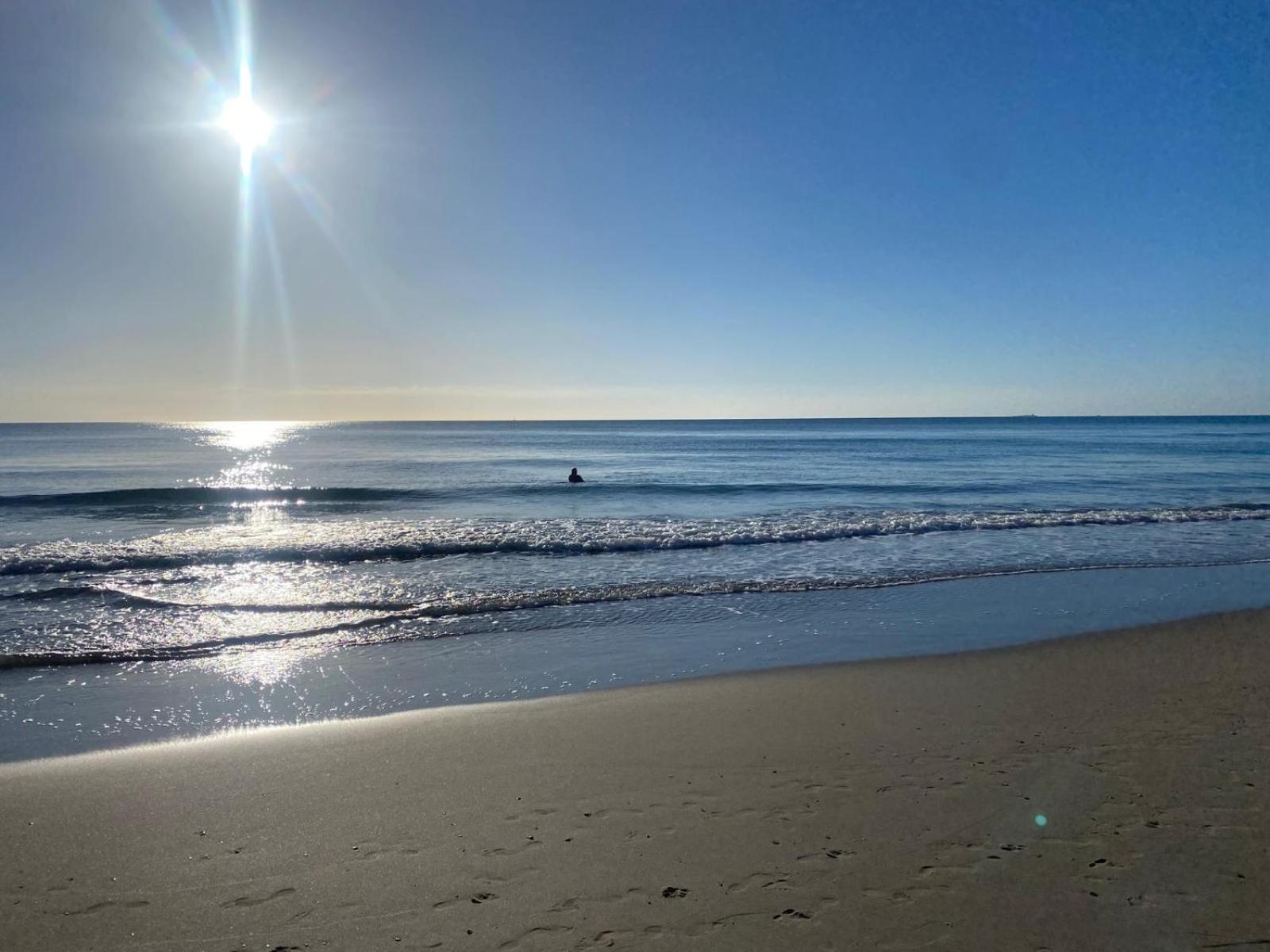 The Manga Sea View Crystal Clear Water & Sandy Beach, Fibre Wifi & Airco Apartment *